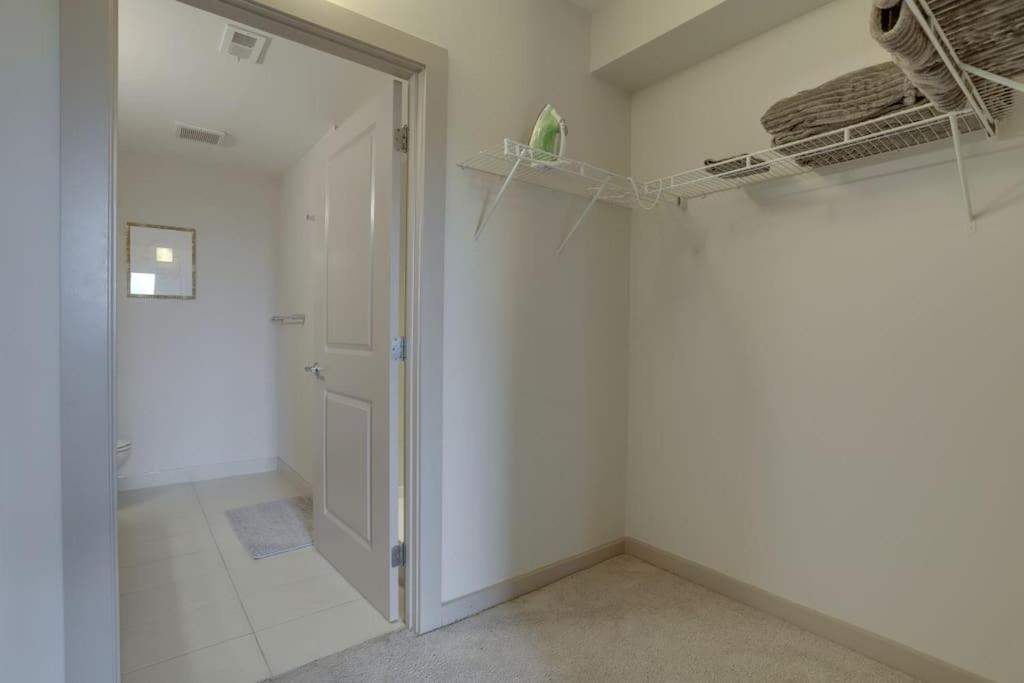Wonderful 2Br Apartment At Crystal City أرلنغتون المظهر الخارجي الصورة