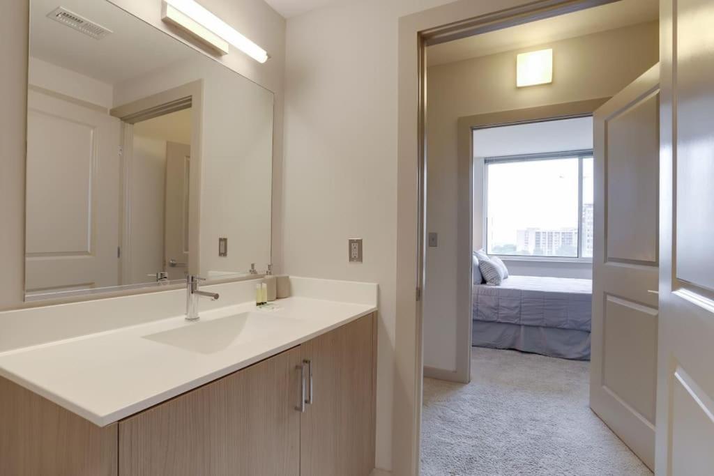 Wonderful 2Br Apartment At Crystal City أرلنغتون المظهر الخارجي الصورة